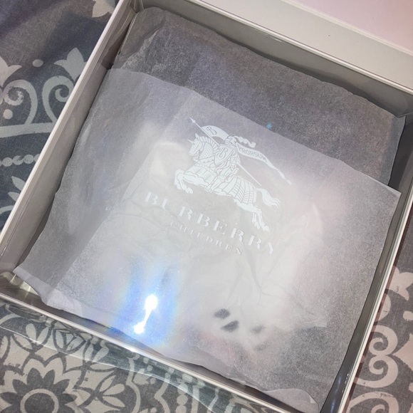 Burberry Boy's Set 12M - Picture 6 of 7